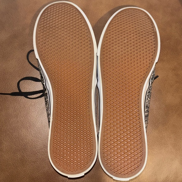 VANS - Picture 2 of 4